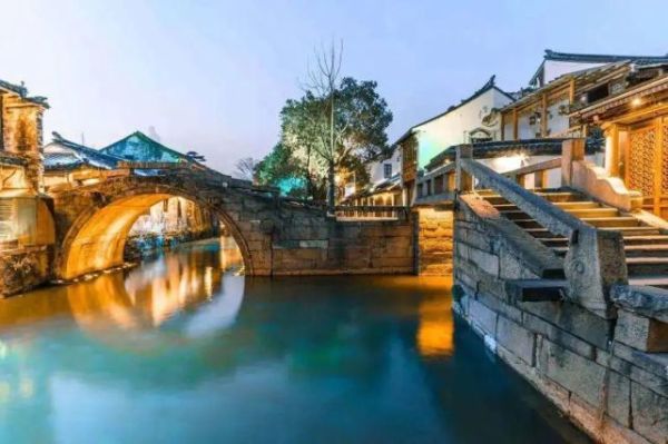 中国最美的十大古镇，中国十大著名古镇前十名(附2023年最新排行榜前十名单)