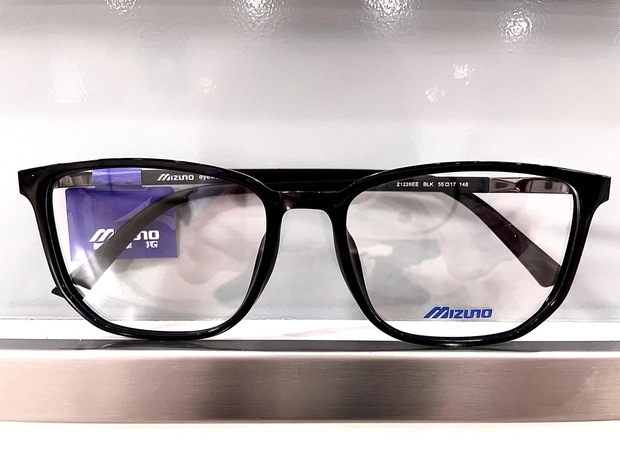 眼镜镜片什么材质最好(什么样的镜框戴着舒适且时尚)插图3