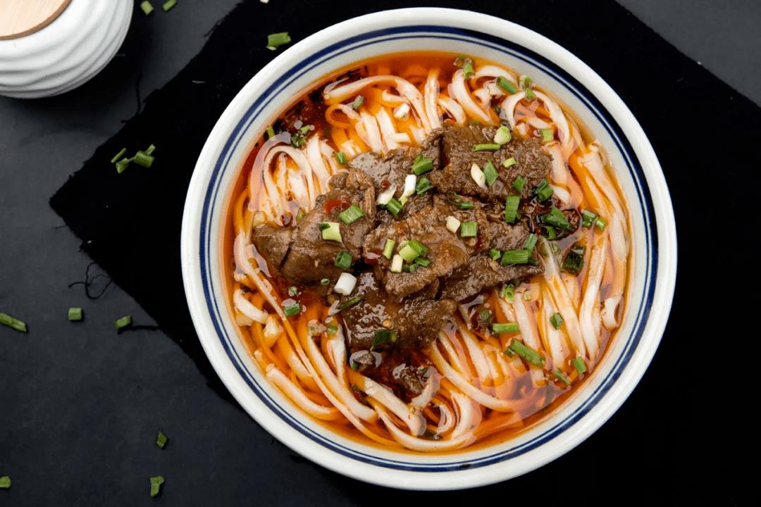 湖南的特色美食，湖南最出名的十种小吃推荐(附2023年最新排行榜前十名单)