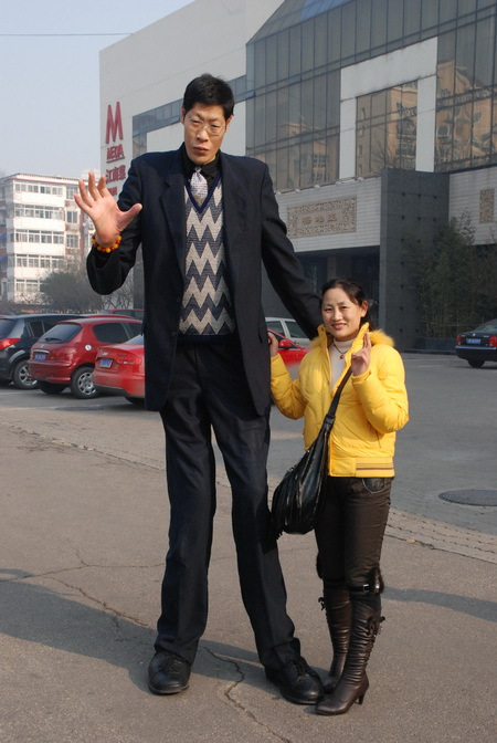 世界上最高的人到底有多少米(全球十大巨人排行榜)插图16