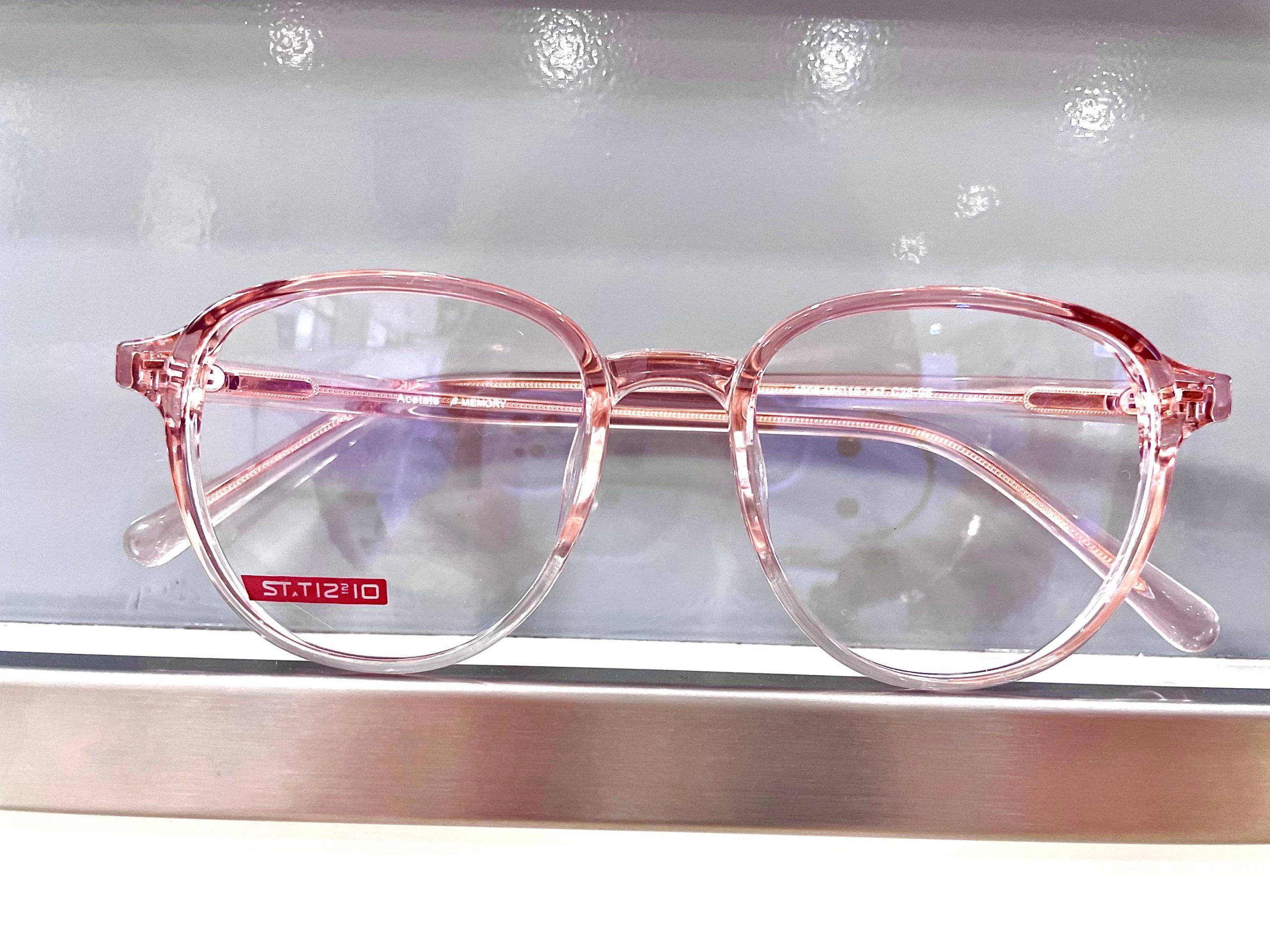 眼镜镜片什么材质最好(什么样的镜框戴着舒适且时尚)插图5
