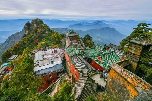 中国十大名山是哪十个，必去中国最美50个地方(附2023年最新排行榜前十名单)