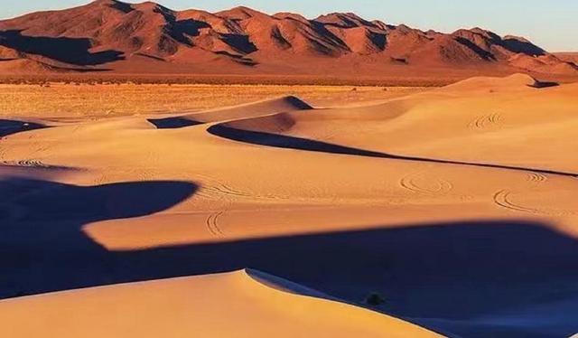 世界上最大的沙漠是什么沙漠(巴丹吉林沙漠)插图