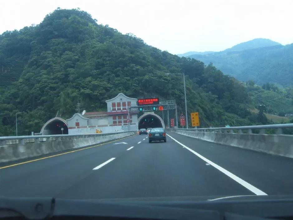 中国最长隧道排前十名(秦岭公路隧道长度多少公里)插图7