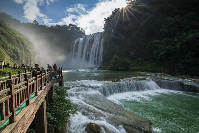 我国水流量最大的瀑布是，中国最美瀑布排名(附2023年最新排行榜前十名单)