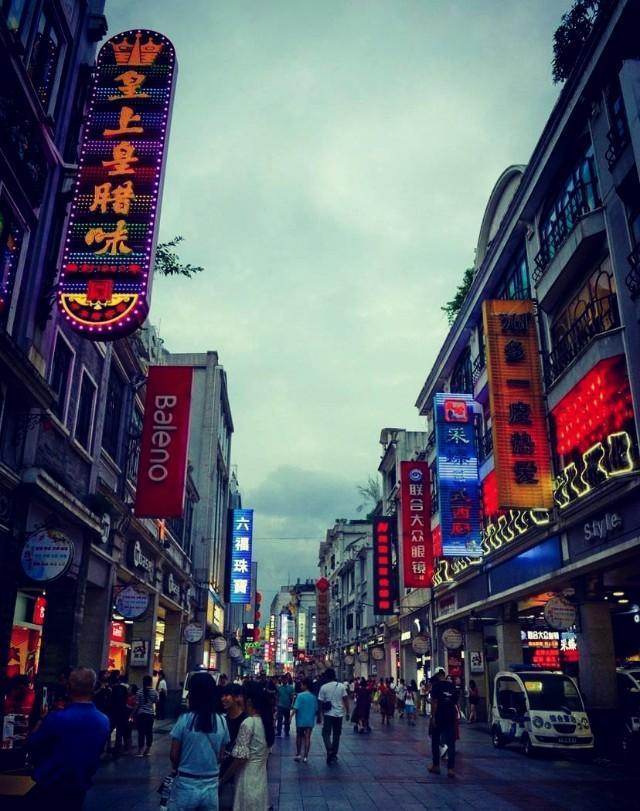 广州必去的十大美食街，广州最值得去的著名美食街前十名(附2023年最新排行榜前十名单)