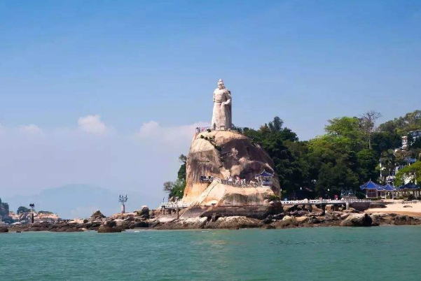 中国十大最美海滩排名，中国十大著名海滩排行榜(附2023年最新排行榜前十名单)