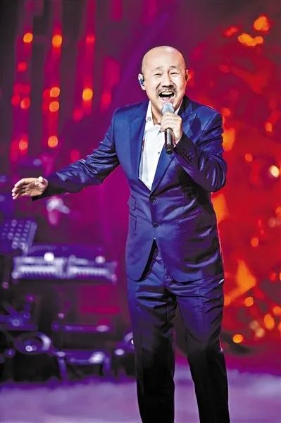 中国十大著名蒙古族歌手排行，10位蒙古族著名歌唱家(附2023年最新排行榜前十名单)