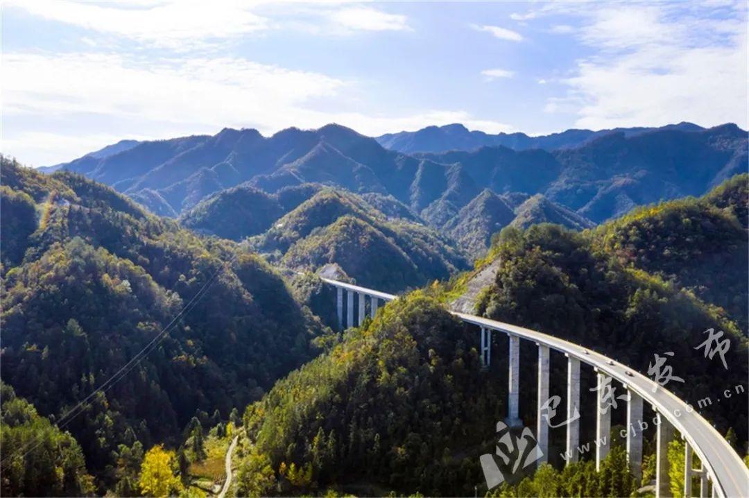 中国十大最美自驾公路(自驾10条风景绝美的公路)插图10
