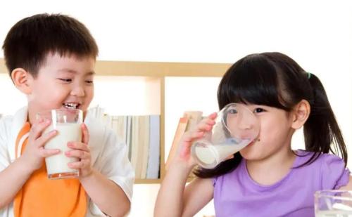中国最好的纯牛奶排名，4个地方的牛奶比较好喝(附2023年最新排行榜前十名单)