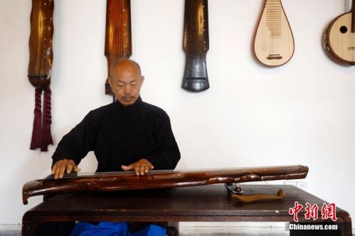 古琴演奏家是谁，中国最厉害古琴演奏家康夫(附2023年最新排行榜前十名单)