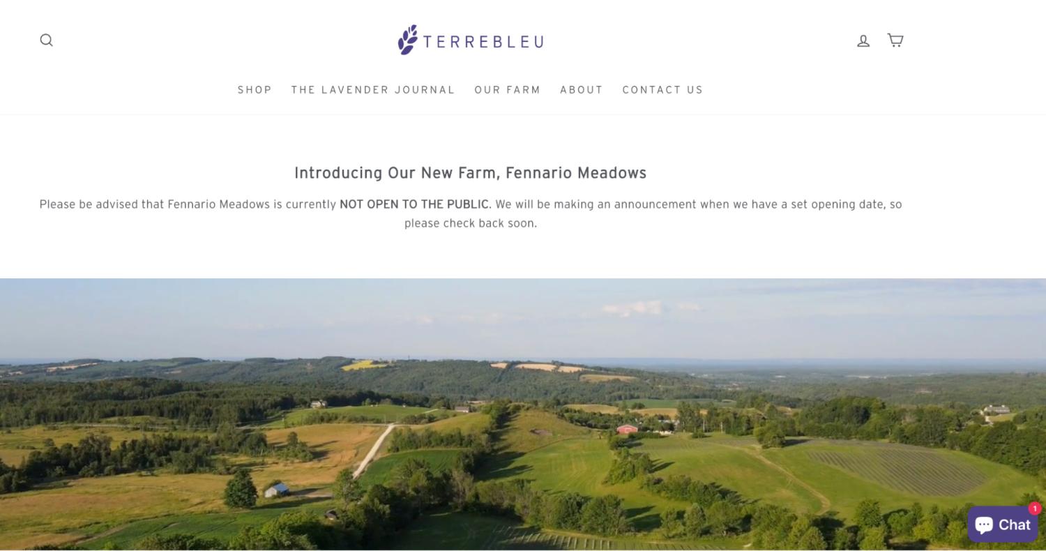 Terrebleu网站的着陆页,包括一张俯瞰起伏山丘和森林的航空景观照片。